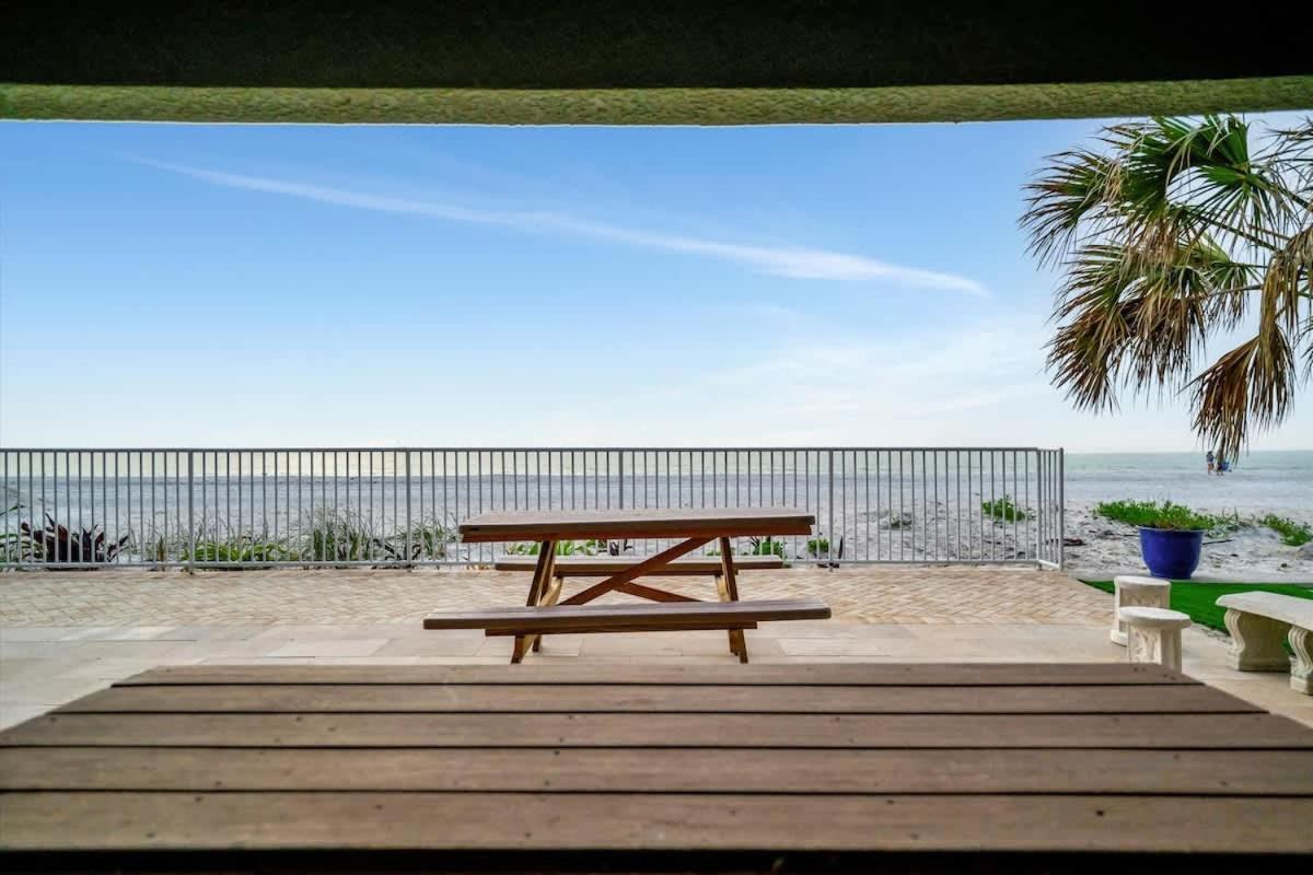 Stones Throw Beachside Bungalow #1 On The Beach Clearwater Beach Kültér fotó