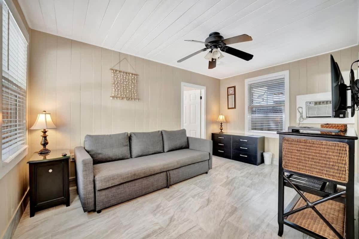 Stones Throw Beachside Bungalow #1 On The Beach Clearwater Beach Kültér fotó